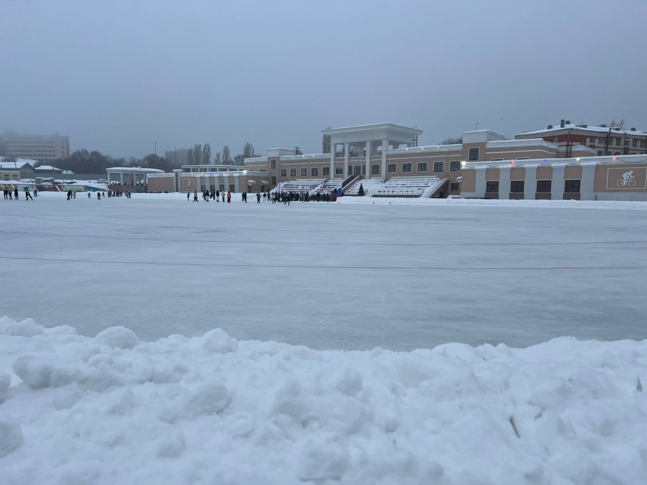 В Саратове временно закрыли каток на стадионе «Спартак»
